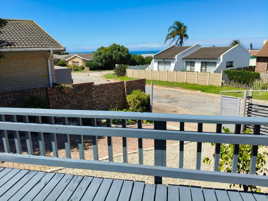 3 Bedroom Property for Sale in Wavecrest Eastern Cape